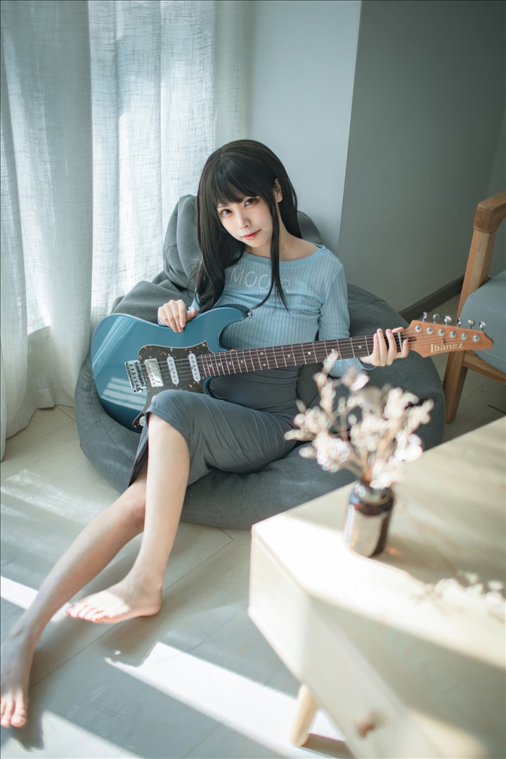 禁欲纯欲魅魔@三無人型 吉他妹妹[24P-223.8M]