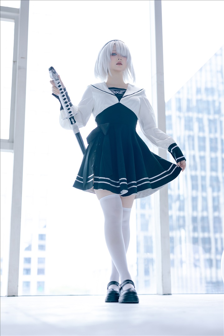 纯欲魅魔@屿鱼 2B萤火虫场照[16P-95.9M]