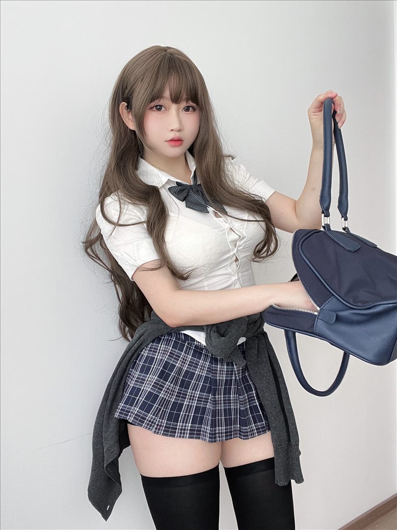 又纯又欲水润@是依酱吖 学姐的日常 [35P+3V／994MB]