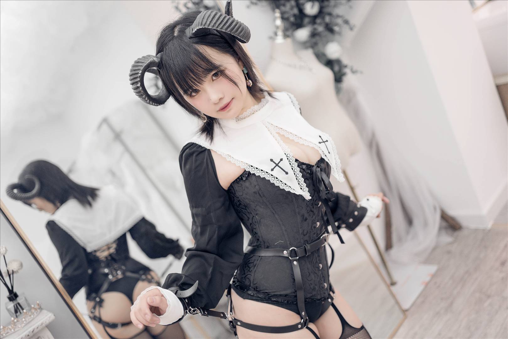 肉欲微甜软媚@阿半今天很开心 束缚恶魔 [34P-93MB]