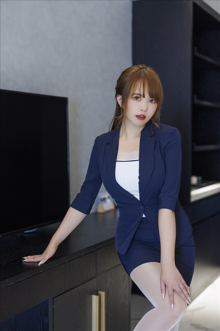 重庆甜辣尤物@张思允Nice 内购无水印 蓝色制服[53P／968MB]