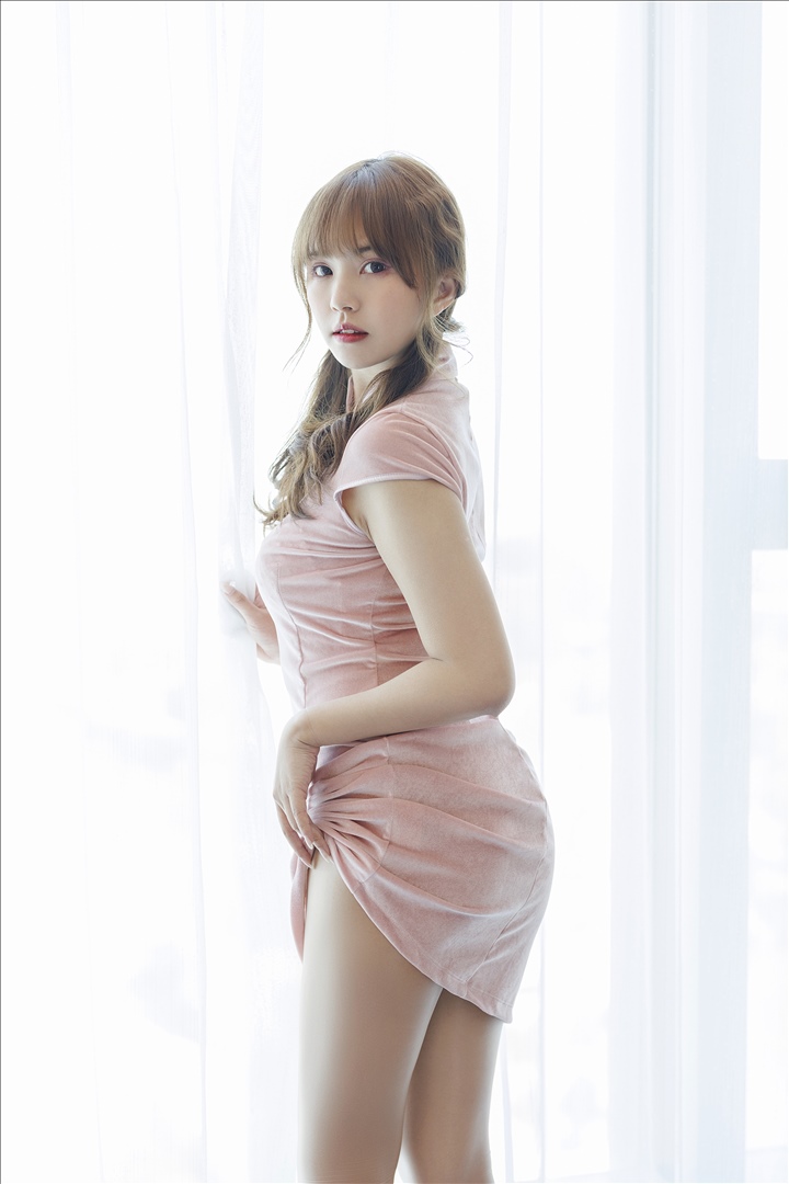 重庆甜辣尤物@张思允Nice 内购无水印 旗袍少女[52P／585MB]