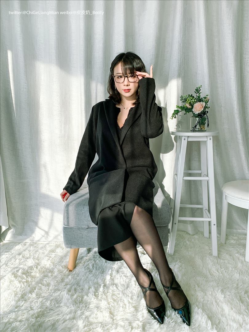 肉感甜心@皮皮奶可可爱了啦 黑色高岭ol自拍全部图加动图影像版 [148P1V-965MB]