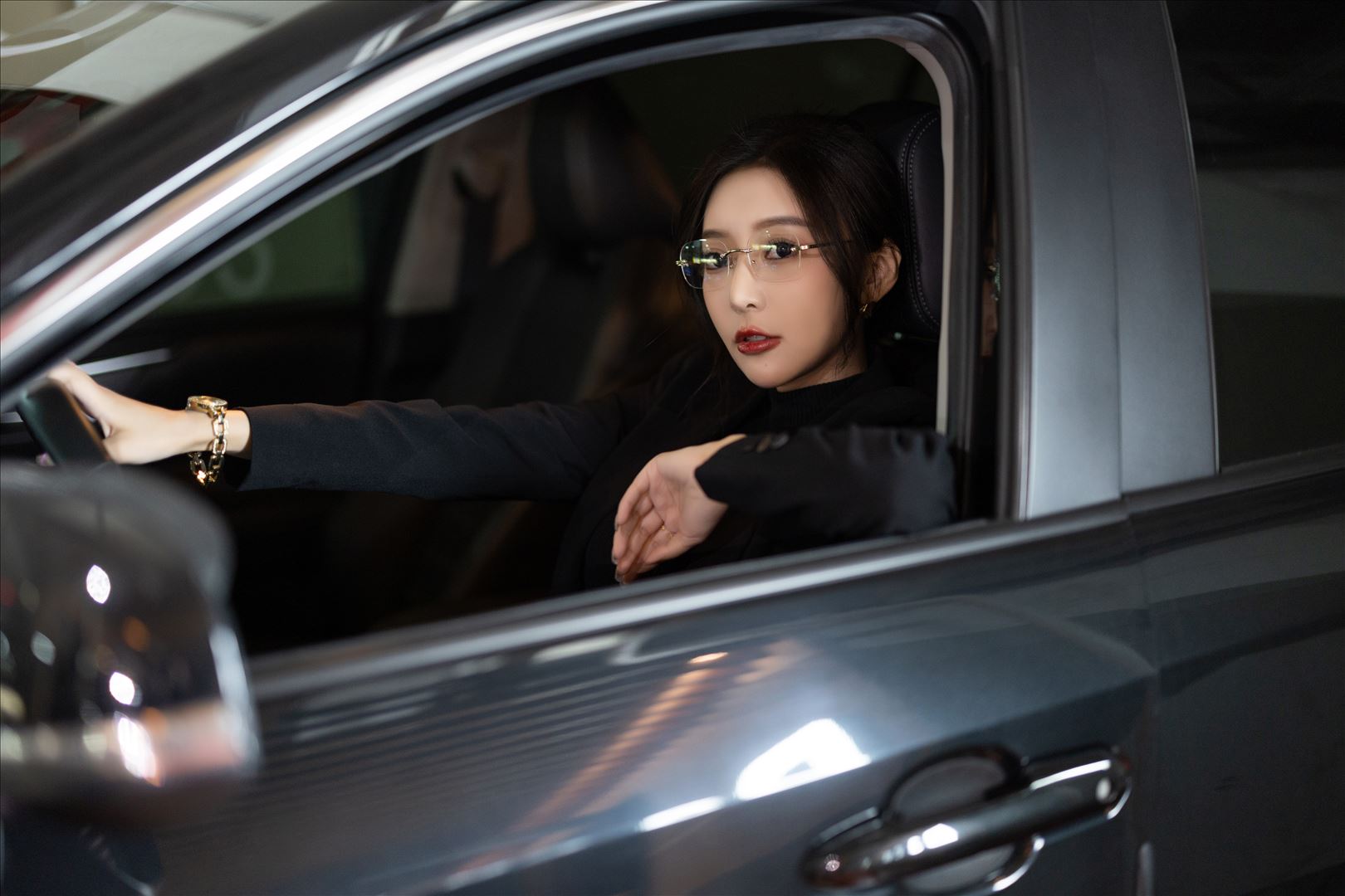 魅惑慵懒风情@王馨瑶Yanni 内购无水印 黑色西装加西裤高启兰[108P／299MB]