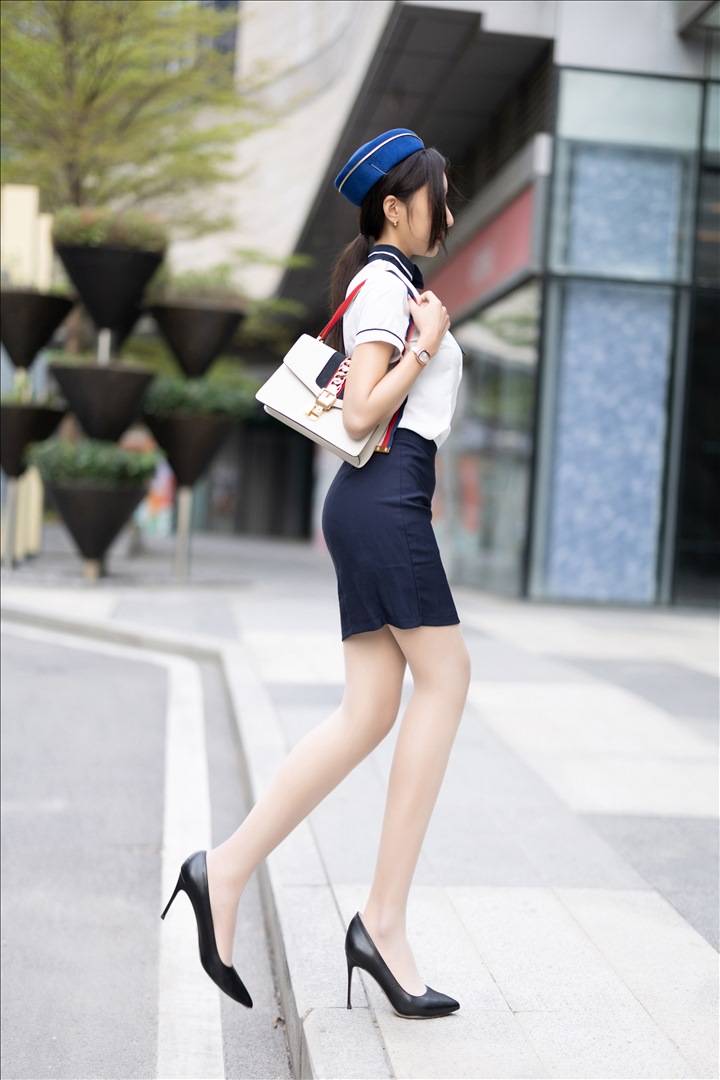 魅惑慵懒风情@王馨瑶Yanni 内购无水印 空姐真空[132P-857.6M]