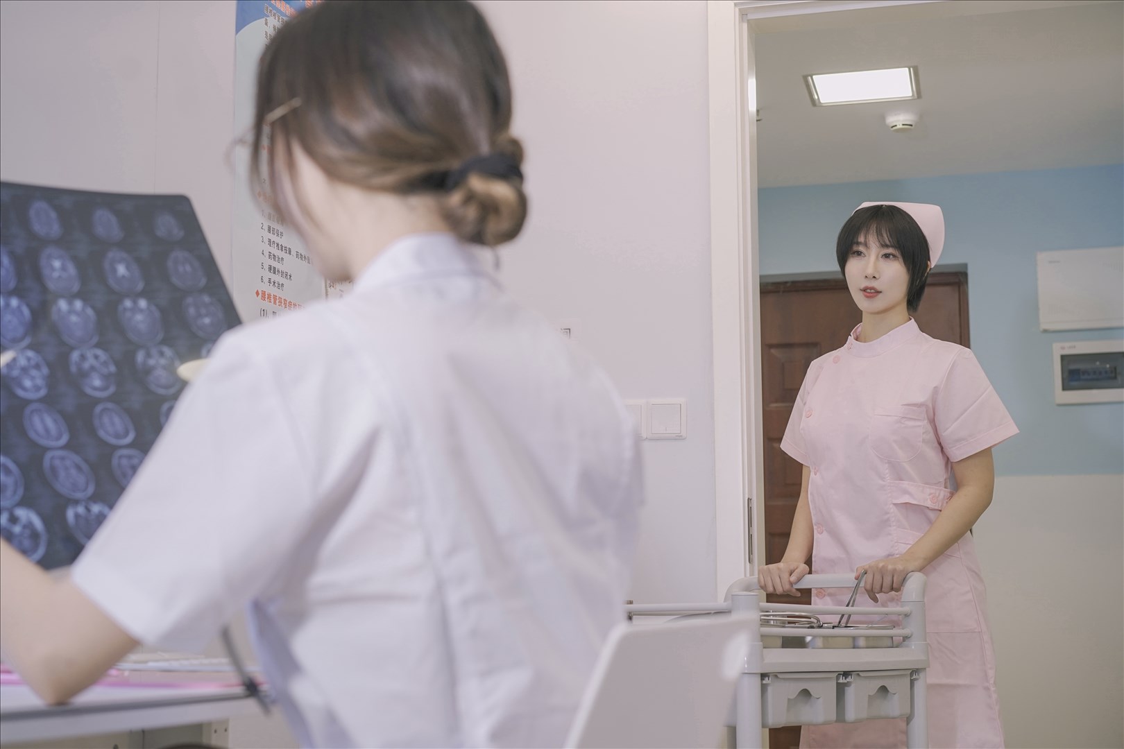 云溪溪 奶桃 N47医护 [80P1V-1.21GB]